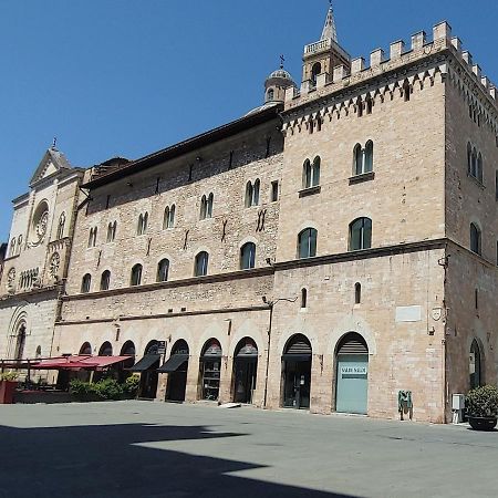 Nonna Tina In Centro Citta Apartment Foligno Exterior photo