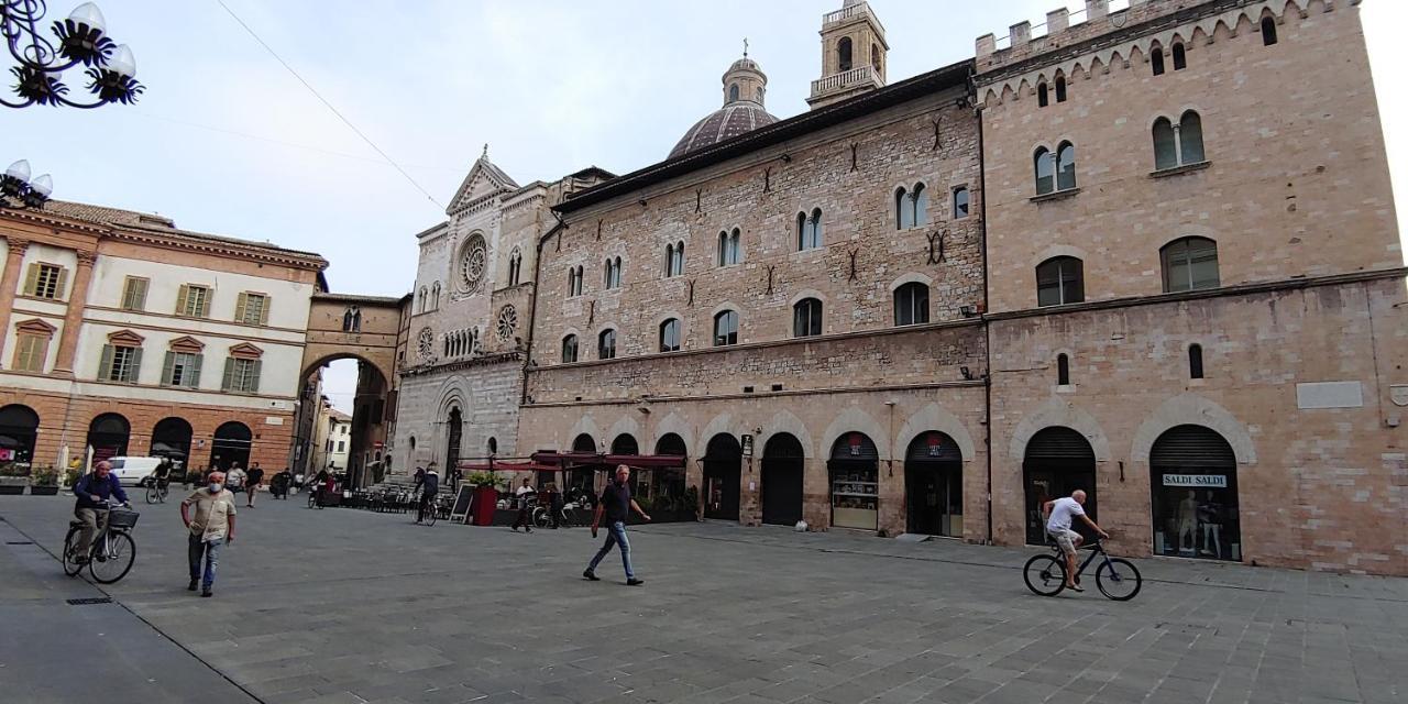 Nonna Tina In Centro Citta Apartment Foligno Exterior photo