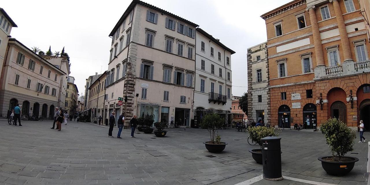 Nonna Tina In Centro Citta Apartment Foligno Exterior photo