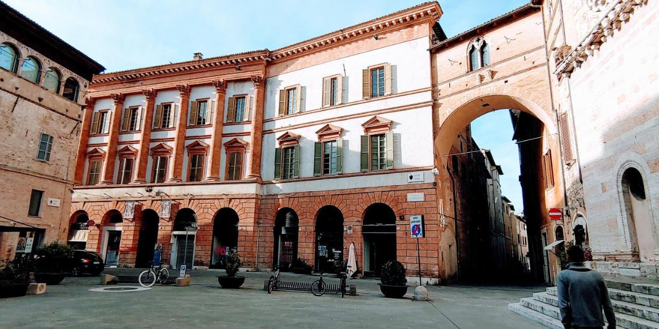 Nonna Tina In Centro Citta Apartment Foligno Exterior photo