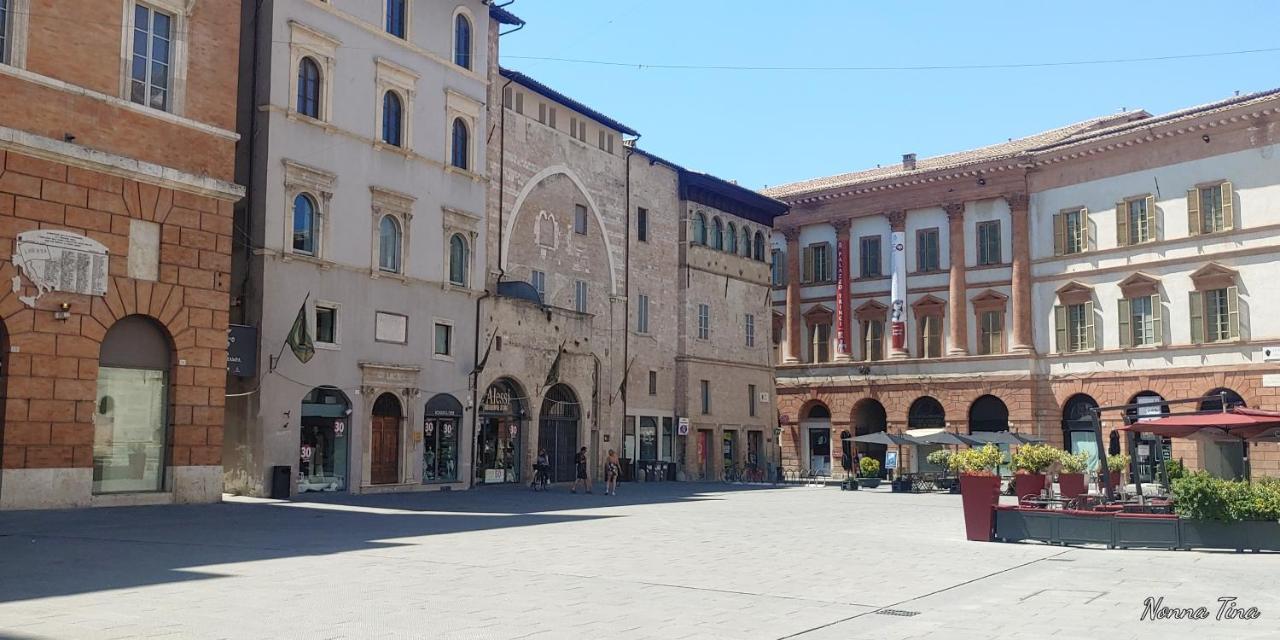 Nonna Tina In Centro Citta Apartment Foligno Exterior photo